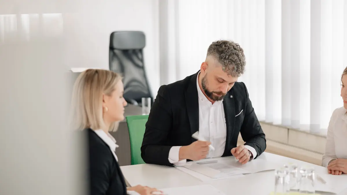 Die Alb Zeitarbeit heißt Unternehmen und Arbeitssuchende bei sich herzlich willkommen.