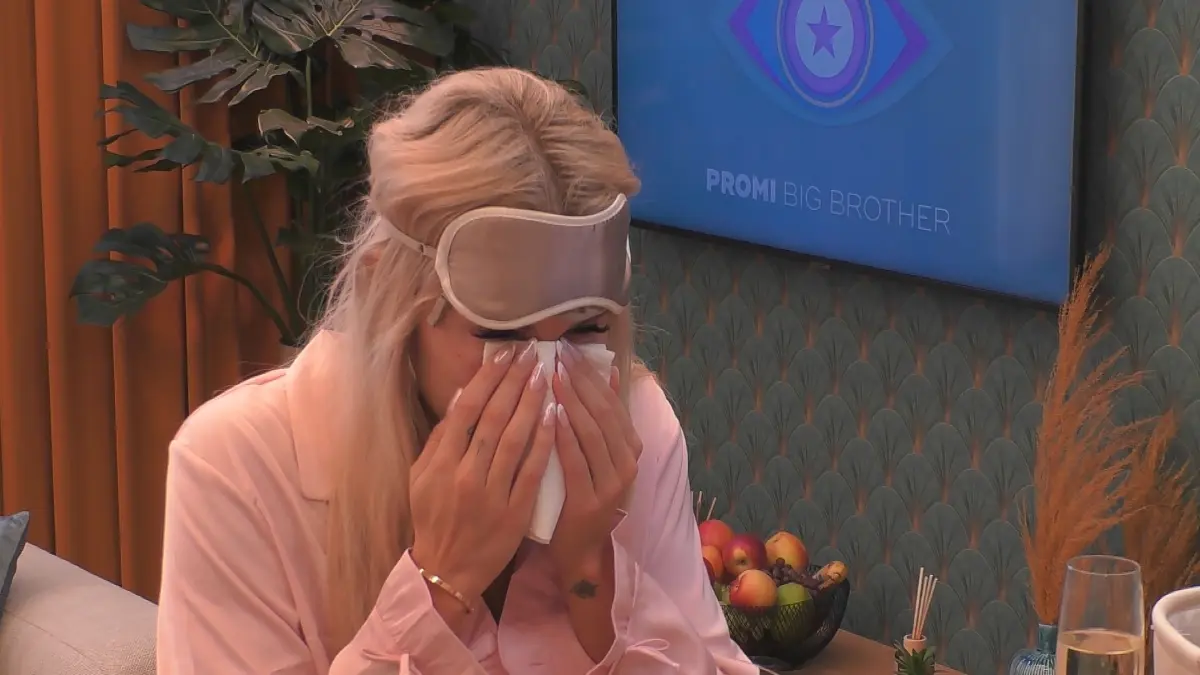 Laura Blond kann ihre Tränen nicht zurückhalten. Zu tief sitzt der Schmerz über ihre verlorene Halbschwester.