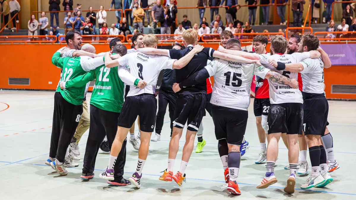 Handball Landesliga: Handball Landesliga; TV Altenstadt - TV Treffelhausen;
Jubel beim TV Altenstadt nach der Derbysieg gegen den TV Treffelhausen;
11.10.2025; Michelberghalle; Geislingen.
Foto: Thomas Madel