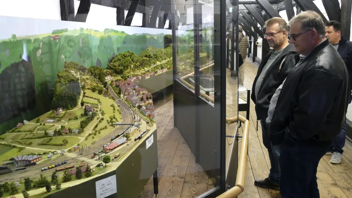 Geislinger Kulturherbst 2025 - Treffpunkt, Ausstellung, Museum im Alten Bau - Mit Volldampf über die Steige - im Maßstab 1:220!