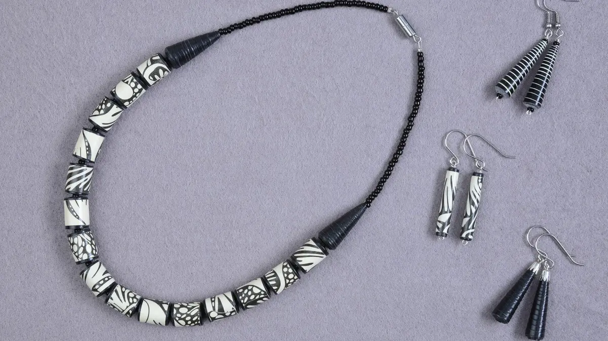 Schmuck von Ruth Albrecht-Fischer.