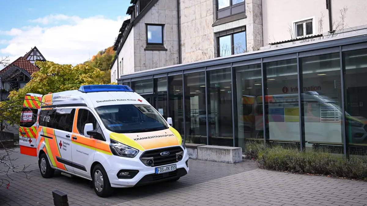 Geriatrische Klinik in Horb : Horb (Kreis Freudenstadt) 14.10.2025
Krankentransporter des DRK vor der Geriatrische Klinik in Horb
FOTO: Pressefoto ULMER / Markus Ulmer xxNOxMODELxRELEASExx