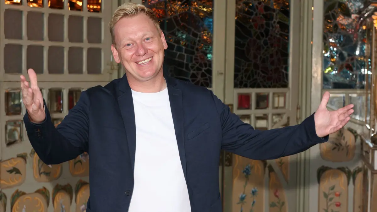 Gala zum 50-Jahre-Jubiläum des Europa-Parks: ARCHIV - 11.07.2025, Baden-Württemberg, Rust: Entertainer Jens "Knossi" Knossalla kommt zu einer Gala zum 50-Jahre-Jubiläum des Europa-Parks. (zu dpa: «Knast statt Malle: Ballermann-Stars in Knossis «Big Brother»») Foto: Philipp von Ditfurth/dpa +++ dpa-Bildfunk +++
