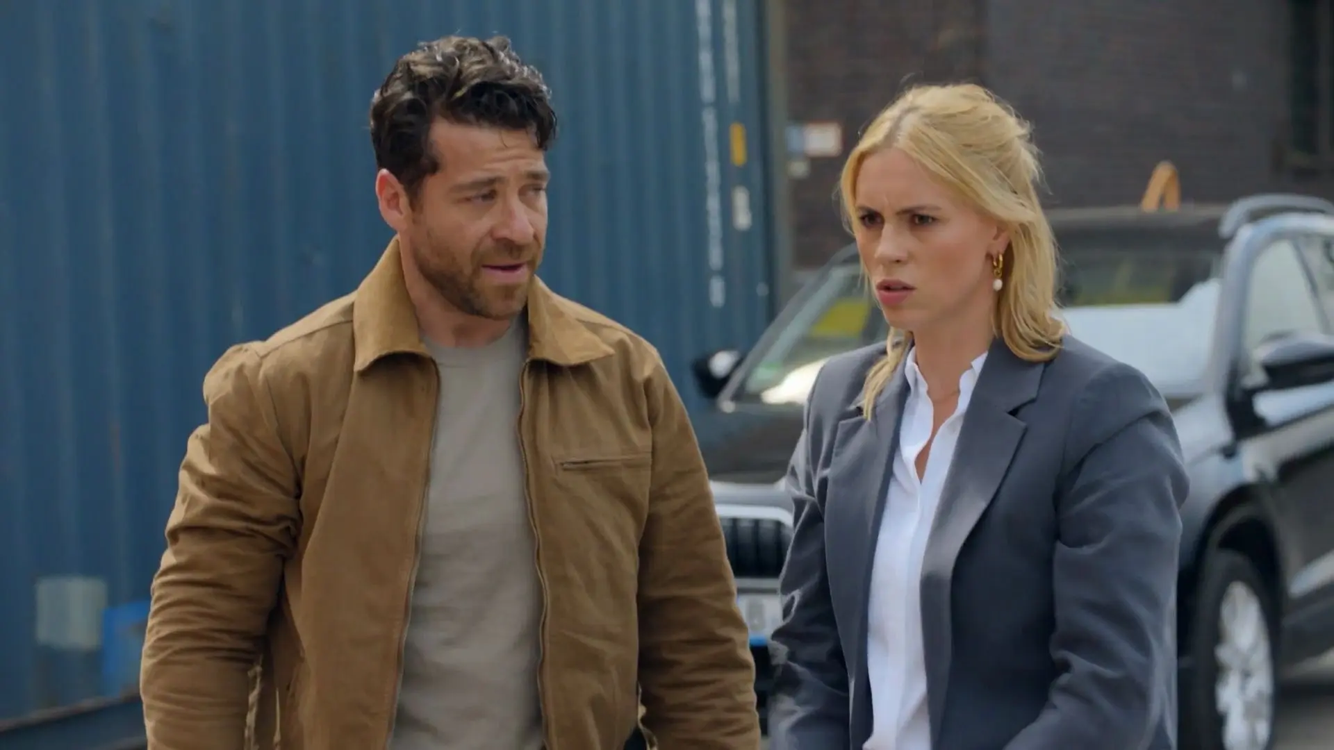 Carlos (Patrick Fernandez) und Zoe (Lara Dandelion Seibert) haben Alvaro auf dem Gewissen.