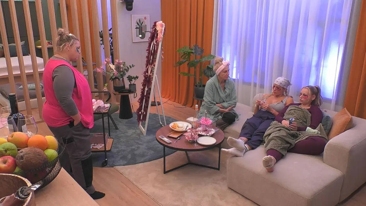 An Tag 10 flog wieder eine Kandidatin aus dem TV-Container von „Promi Big Brother“.