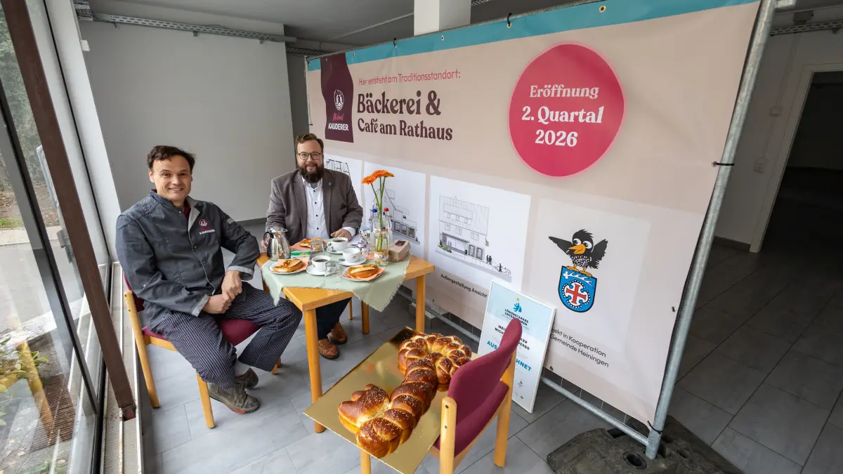 Neues Geschäft oder Location in Heiningen, im Haus der Gemeinde neben dem Rathaus, der Bürgermeister Kreutzinger präsentiert Bäckerei Michael Kauderer