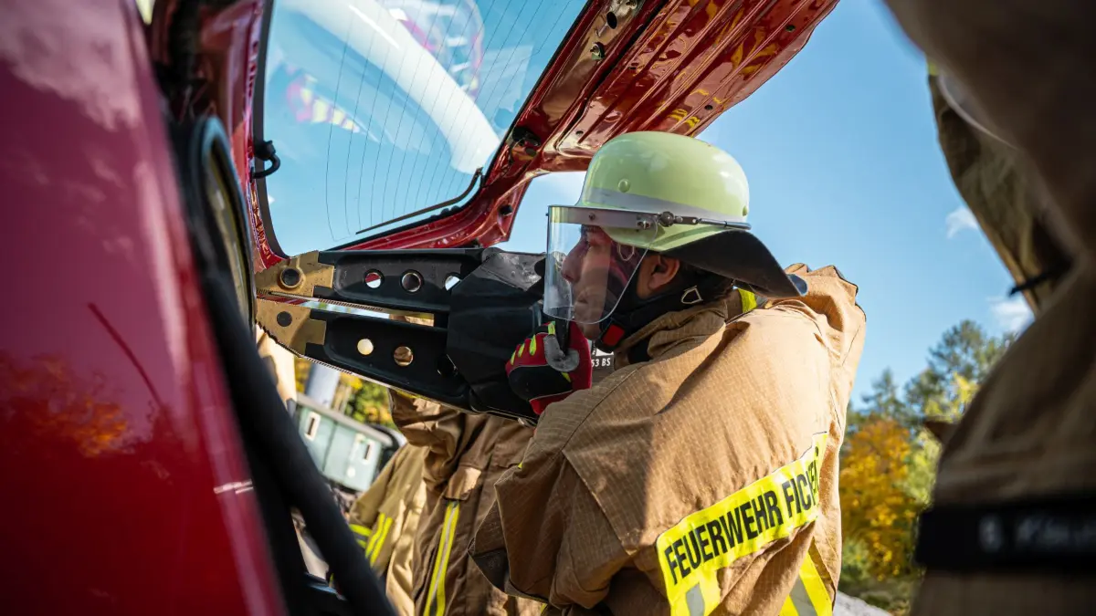 Mitte Oktober (11. und 12. Oktober) ist die Feuerwehr Fichtenberg in Löschzugstärke zu einem Übungsgelände nach Amstetten aufgebrochen. Hier waren Übungen möglich, die in Fichtenberg nur schwer oder gar nicht durchgeführt werden können.