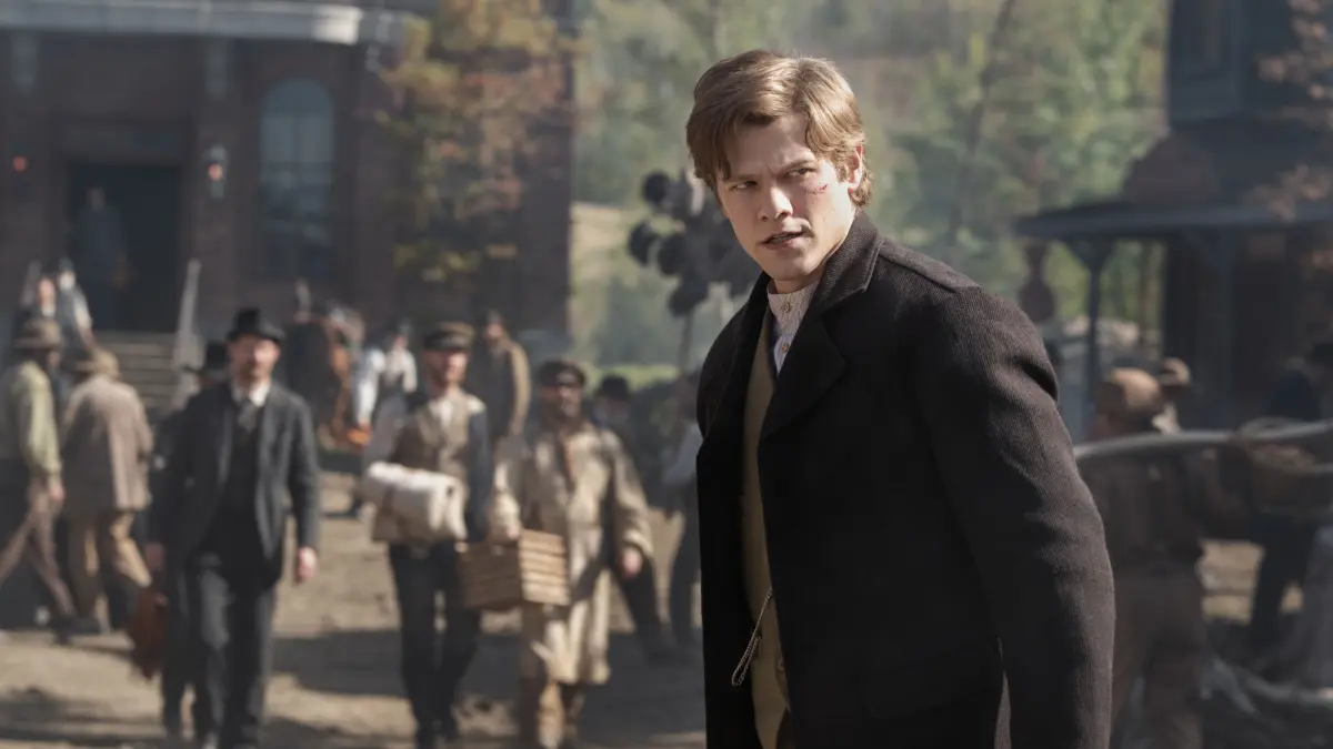 Garret Van Ness (Lucas Till)