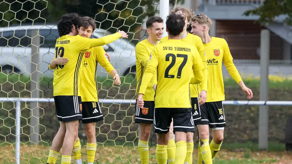 SV 03 Tuebingen vs. TSV Hirschau, Fussball, Bezirksliga Alb, Spieltag 10, Spielzeit 2025/2026, 19.10.2025: Mannschaftsjubel SV 03 Tuebingen nach Tor zum 1:0 durch Mika Haensel (SV 03 Tuebingen, #10),
SV 03 Tuebingen vs. TSV Hirschau, Fussball, Bezirksliga Alb, Spieltag 10, Spielzeit 2025/2026, 19.10.2025,
Foto: Eibner-Pressefoto/Sebastian Reese
