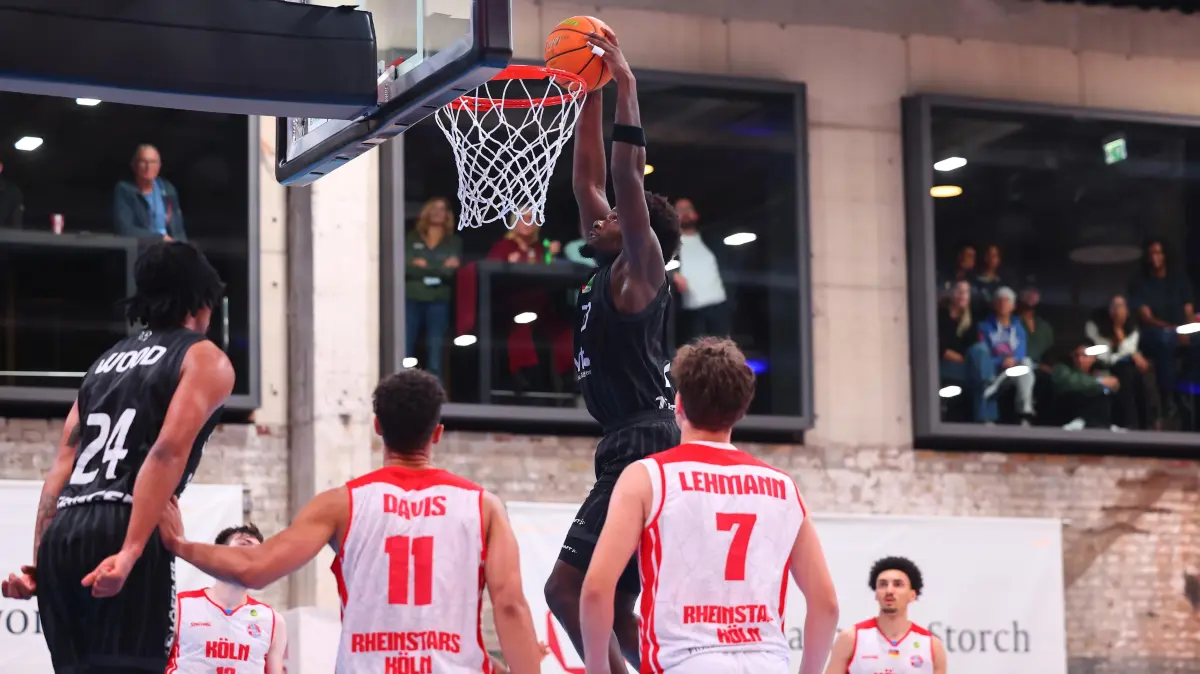 RheinStars Koeln - Tigers Tuebingen, Basketball, 2. Bundesliga ProA, 20.10.2025: Dunk von Melkisedek Moreaux (Tuebingen) RheinStars Koeln - Tigers Tuebingen, Basketball, 2. Bundesliga ProA, 20.10.2025 Foto: Rene Weiss/Eibner