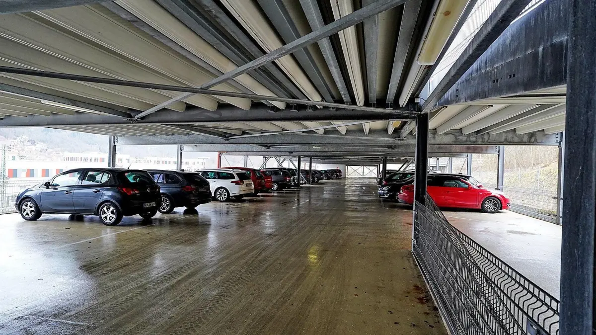 (ohne Überschrift): Vorsicht: Dieses Foto ist möglicherweise nur für den einstigen Verlag Schwäbisches Tagblatt verwendbar. Parkhaus Bahnhof Horb 27.1.2022.Bild: Karl-Heinz Kuball