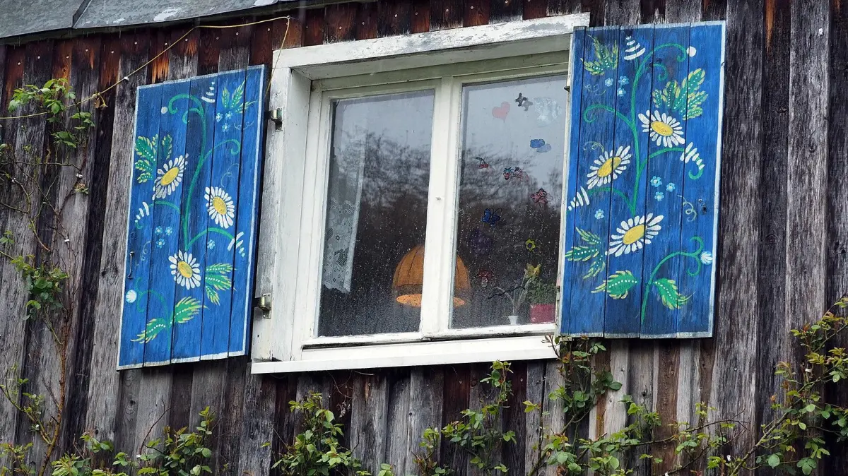 (ohne Überschrift): Vorsicht: Dieses Foto ist möglicherweise nur für den einstigen Verlag Schwäbisches Tagblatt verwendbar. Bunder Fensterladen Rexingen
18.4.2017.Bild: Kuball