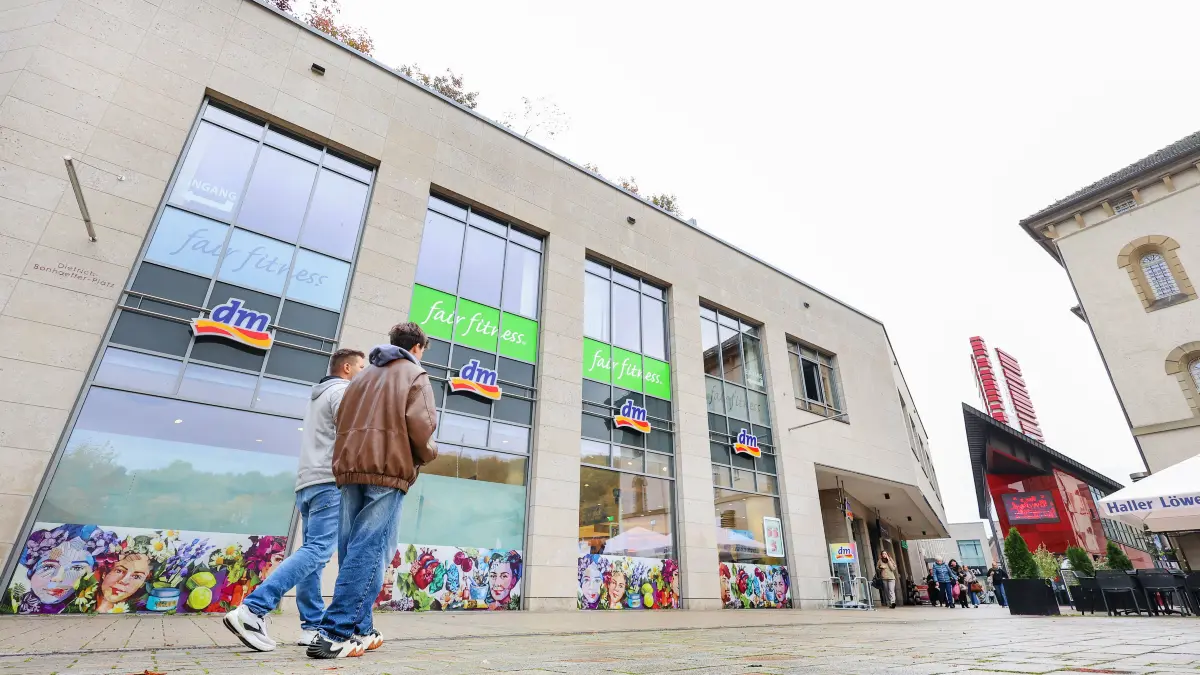 Veränderungen im Kocherquartier in Schwäbisch Hall. Tom Tailor zieht in Filiale von Jack&Jones, die wiederum ins Kornhaus. DM-Drogerie vergrößert die Flächen.