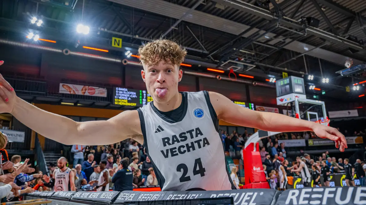 Basketball FIBA Europe Cup, Saison 2025/2026, Herren, Hauptrunde, Gruppenphase, 2. Spieltag, 22.10.2025, RASTA Vechta - Sporting CP Lisabon: Basketball FIBA Europe Cup, Saison 2025/2026, Herren, Hauptrunde, Gruppenphase, 2. Spieltag, 22.10.2025, RASTA Vechta - Sporting CP Lisabon Roy Krupnikas 24 - RASTA Vechta nach der Partie Vechta RASTA Dome Niedersachsen Deutschland *** Basketball FIBA Europe Cup, Season 2025 2026, Men, Main round, Group stage, 2 Matchday, 22 10 2025, RASTA Vechta Sporting CP Lisabon Roy Krupnikas 24 RASTA Vechta after the game Vechta RASTA Dome Niedersachsen Germany