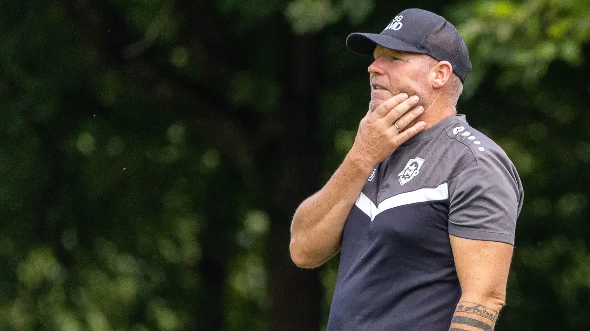 Steht mit seinem Team vor einem richtungsweisenden Spiel: SG-Trainer Sven Hayer.