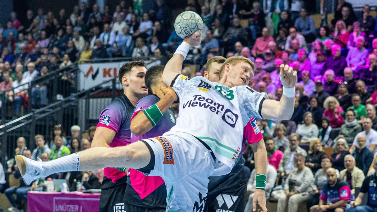 GER, HSG Wetzlar vs FRISCH AUF! Goeppingen, Handball, 1. Bundesliga Herren, 10. Spieltag, Spielzeit 2025/2026, 23.10.2025: Ymir Oern Gíslason (Frisch Auf! Goeppingen, #33) am Kreis
GER, HSG Wetzlar vs FRISCH AUF! Goeppingen, Handball, 1. Bundesliga Herren, 10. Spieltag, Spielzeit 2025/2026, 23.10.2025
Foto: Eibner-Pressefoto/Gerhard Wingender