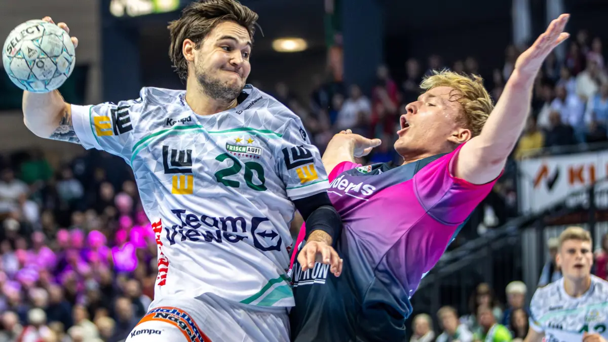 GER, HSG Wetzlar vs FRISCH AUF! Goeppingen, Handball, 1. Bundesliga Herren, 10. Spieltag, Spielzeit 2025/2026, 23.10.2025: Ludvig Hallbaeck (Frisch Auf! Goeppingen, #20) vs Georg Loewen (HSG Wetzlar, #33)
GER, HSG Wetzlar vs FRISCH AUF! Goeppingen, Handball, 1. Bundesliga Herren, 10. Spieltag, Spielzeit 2025/2026, 23.10.2025
Foto: Eibner-Pressefoto/Gerhard Wingender