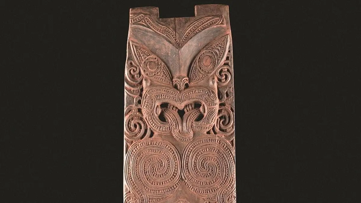 Und so sieht es aus, das "Te Pou o Hinematioro", das die kultische Anwesenheit einer Maori-Königin verkörpert.