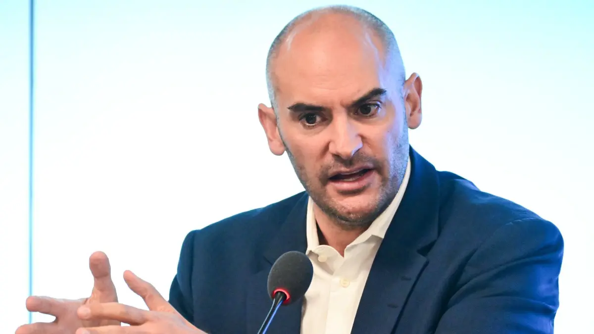 ARCHIV - 17.09.2024, Baden-Württemberg, Stuttgart: Danyal Bayaz (Bündnis 90/Die Grünen), Finanzminister von Baden-Württemberg, spricht im Rahmen einer Pressekonferenz im Landtag. (zu dpa: «Bayaz sieht Baden-Württemberg trotz Krise auf Zukunftskurs») Foto: Bernd Weißbrod/dpa +++ dpa-Bildfunk +++