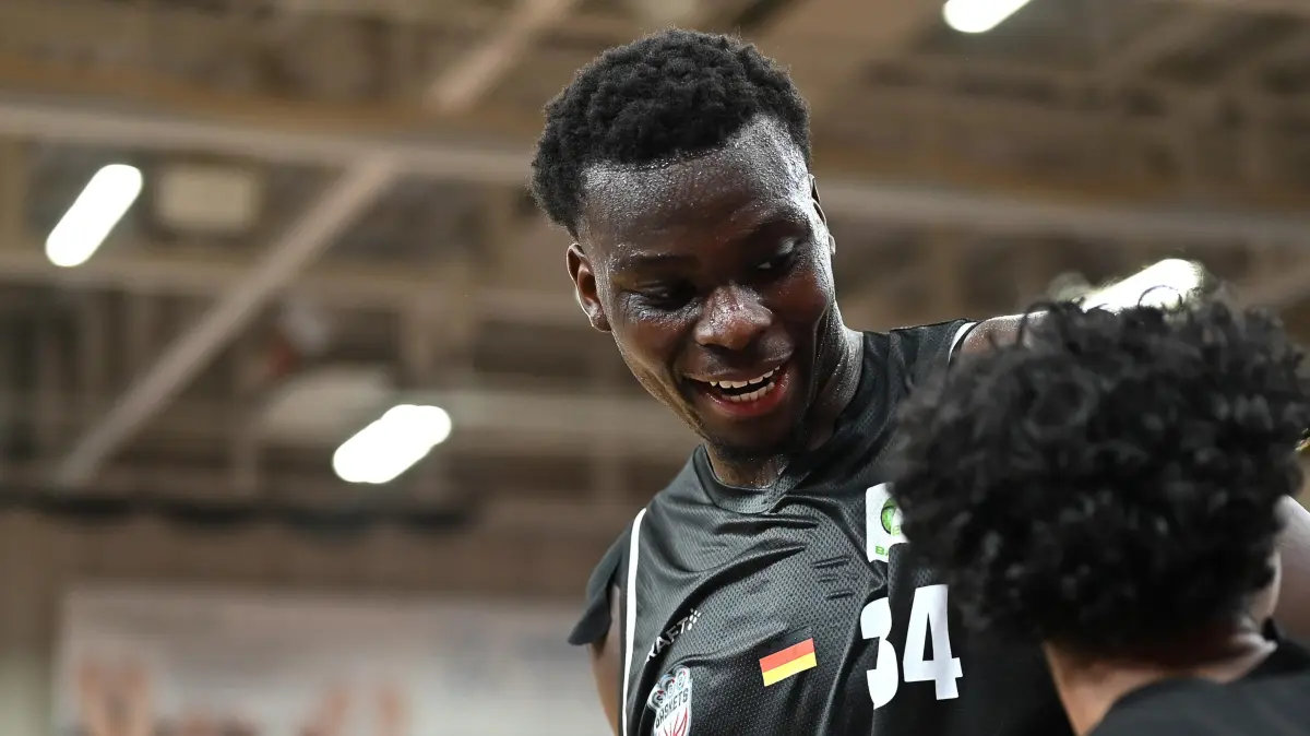 GER, Tigers Tuebingen vs. SBB Baskets Wolmirstedt, Basketball, Herren, Pro A, 2. Barmer Basketball Bundesliga, Saison 2025/2026, 25.10.2025: Fabien Kondo (SBB Baskets Wolmirstedt, #34) und Jalen Benjamin (SBB Baskets Wolmirstedt, #05)
GER, Tigers Tuebingen vs. SBB Baskets Wolmirstedt, Basketball, Herren, Pro A, 2. Barmer Basketball Bundesliga, Saison 2025/2026, 25.10.2025
Foto: Eibner-Pressefoto/Nicolas Woern