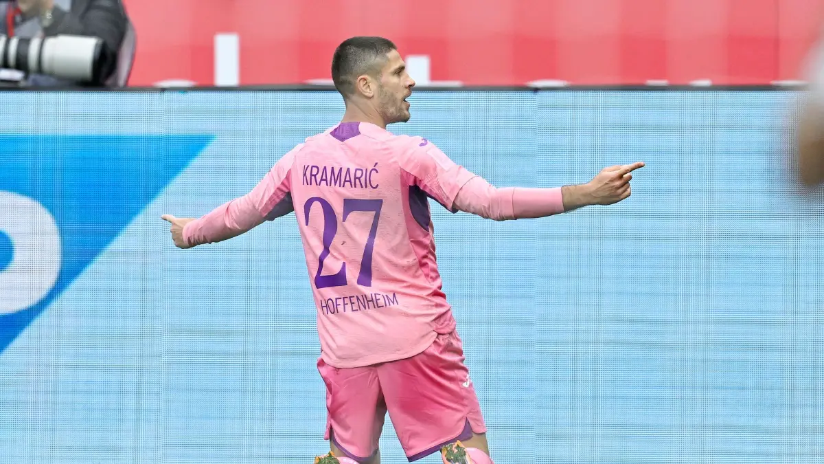Andrej Kramaric: 25.10.2025, Baden-Württemberg, Sinsheim: Fußball: Bundesliga, TSG 1899 Hoffenheim - 1. FC Heidenheim, 8. Spieltag, PreZero Arena. Torschütze Andrej Kramarić (1899 Hoffenheim) jubelt über das Tor zum 3:0. (zu dpa: «Er will nur spielen: Kramaric bringt Hoffenheim voran») Foto: Uwe Anspach/dpa - WICHTIGER HINWEIS: Gemäß den Vorgaben der DFL Deutsche Fußball Liga bzw. des DFB Deutscher Fußball-Bund ist es untersagt, in dem Stadion und/oder vom Spiel angefertigte Fotoaufnahmen in Form von Sequenzbildern und/oder videoähnlichen Fotostrecken zu verwerten bzw. verwerten zu lassen. +++ dpa-Bildfunk +++