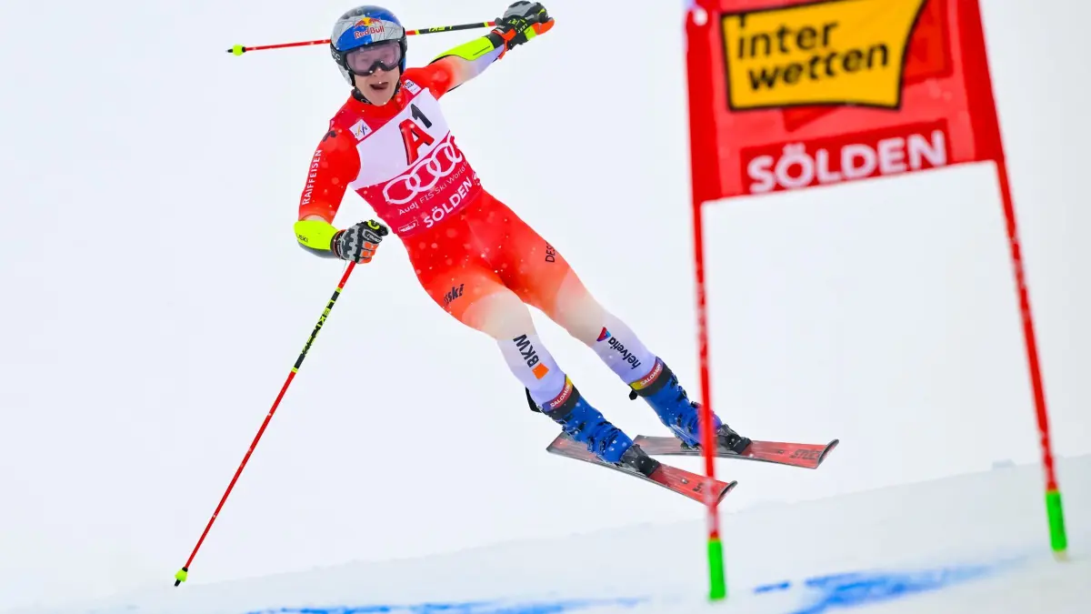 Ski alpin - Weltcup in Sölden: 26.10.2025, Österreich, Sölden: Ski alpin: Weltcup, Riesenslalom, Männer, 1. Lauf. Marco Odermatt aus der Schweiz in Aktion. Foto: Gian Ehrenzeller/KEYSTONE/dpa +++ dpa-Bildfunk +++