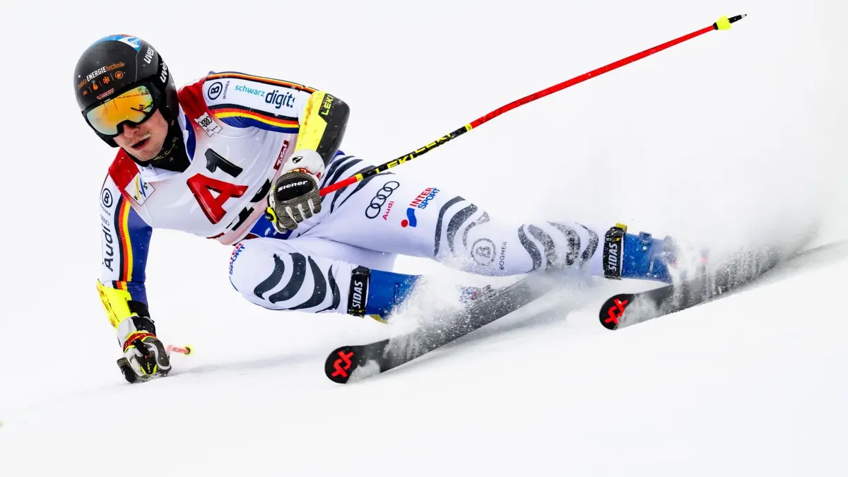 Ski alpin - Weltcup in Sölden: 26.10.2025, Österreich, Sölden: Ski alpin: Weltcup, Riesenslalom, Männer, 1. Lauf. Jonas Stockinger aus Deutschland in Aktion. Foto: Gian Ehrenzeller/KEYSTONE/dpa +++ dpa-Bildfunk +++