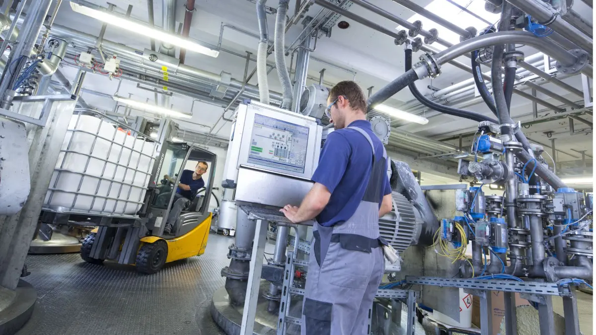 Uzin Utz ist ein börsennotiertes Familienunternehmen mit Sitz im Ulmer Industriegebiet Donautal.