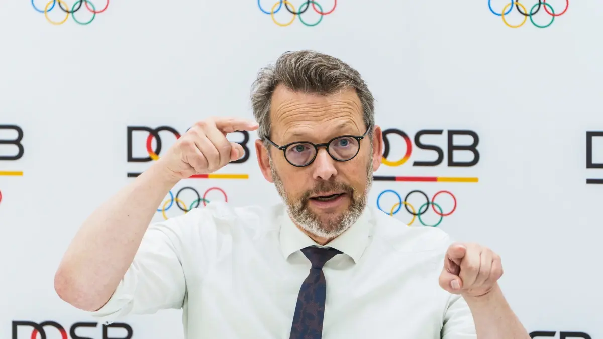 DOSB-Vorstand Otto Fricke im Pressegespräch: ARCHIV - 11.09.2025, Hessen, Frankfurt/Main: Otto Fricke, neuer Vorstandsvorsitzender des Deutschen Olympischen Sportbundes (DOSB), sitzt bei einem Pressegespräch. (zu dpa: «Olympia: DOSB-Vorstandschef sieht keine Vorentscheidung») Foto: Andreas Arnold/dpa +++ dpa-Bildfunk +++