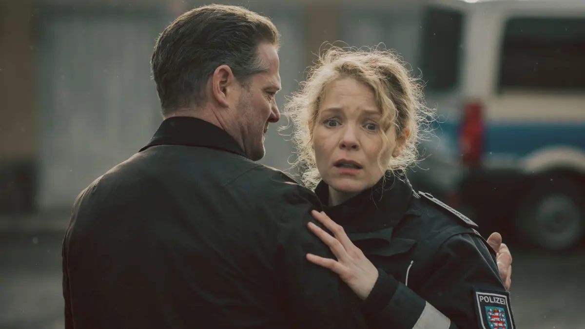 Janine Behrend (Angelina Häntsch) ist die Mutter des Opfers.