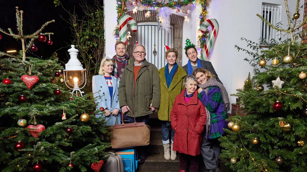 Das Erste strahlt am 12. Dezember 2025 Weihnachtsüberraschungen aus.