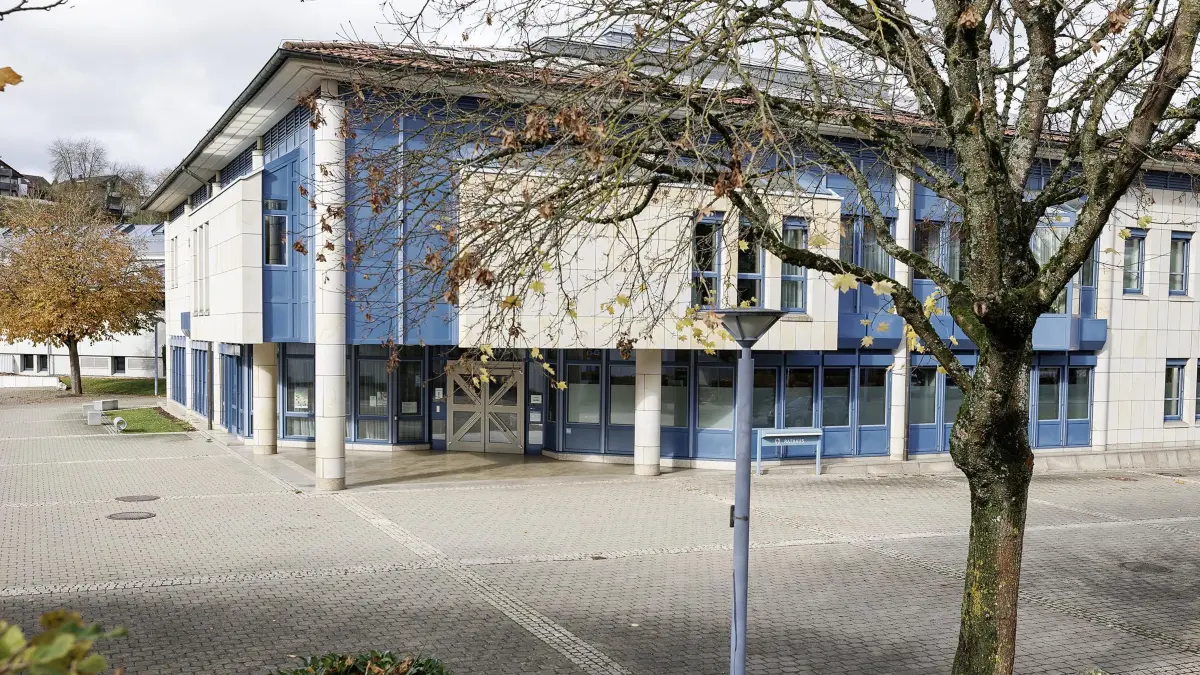 Rathhaus Amstetten.: Bevorstehende Bürgermeisterwahl in Amstetten. Außenansicht des Rathauses von Amstetten.