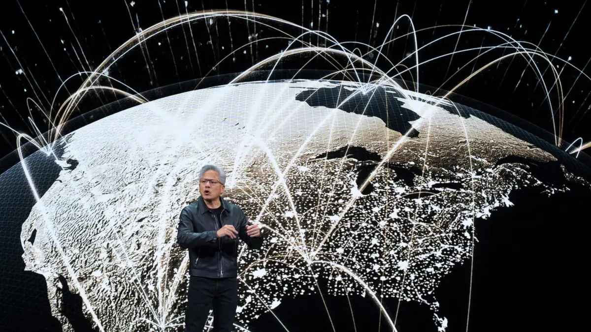 Nvidia: 28.10.2025, USA, Washington: Jensen Huang, CEO von Nvidia, spricht im Washington Convention Center darüber, wie KI-Infrastruktur und KI-Fabriken, die Intelligenz in großem Maßstab erzeugen, eine neue industrielle Revolution vorantreiben. Der Chipkonzern Nvidia hat als erstes Unternehmen die Marke von fünf Billionen Dollar beim Börsenwert geknackt. Foto: Manuel Balce Ceneta/AP/dpa +++ dpa-Bildfunk +++