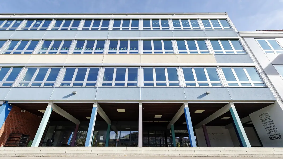 Gottfried-von-Spitzenberg-Schule in Kuchen.: Außenansicht der Gottfried-von-Spitzenberg-Schule in Kuchen.
