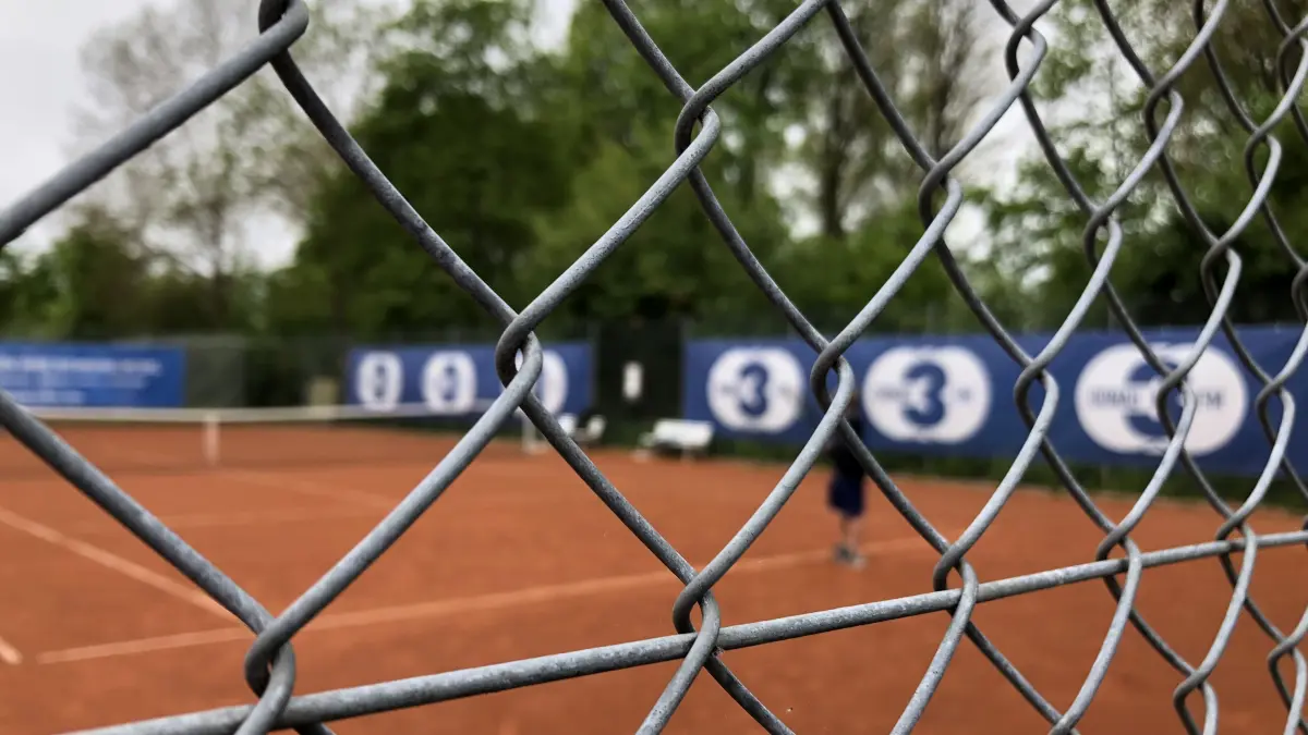 Stehen die NTK-Mitglieder bald außerhalb des Zauns, oder dürfen sie weiterhin ihre Tennisplätze nutzen?