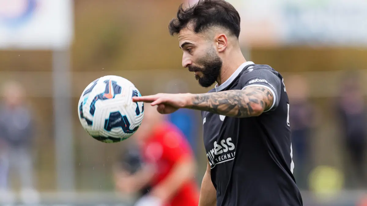 Fussball Landesliga: Fussball Landesliga; SC Geislingen - FV Neuhausen;
Sven Sönmez (SC Geislingen, #77);
01.11.2025; Stadion Eybacher Tal; Geislingen.
Foto: Thomas Madel