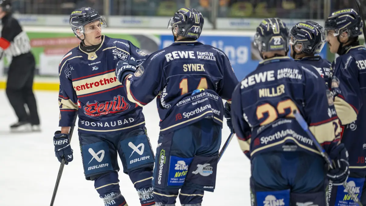 Eishockey, Bayernliga, VfE Ulm/Neu-Ulm Devils gegen Burgau, Synek