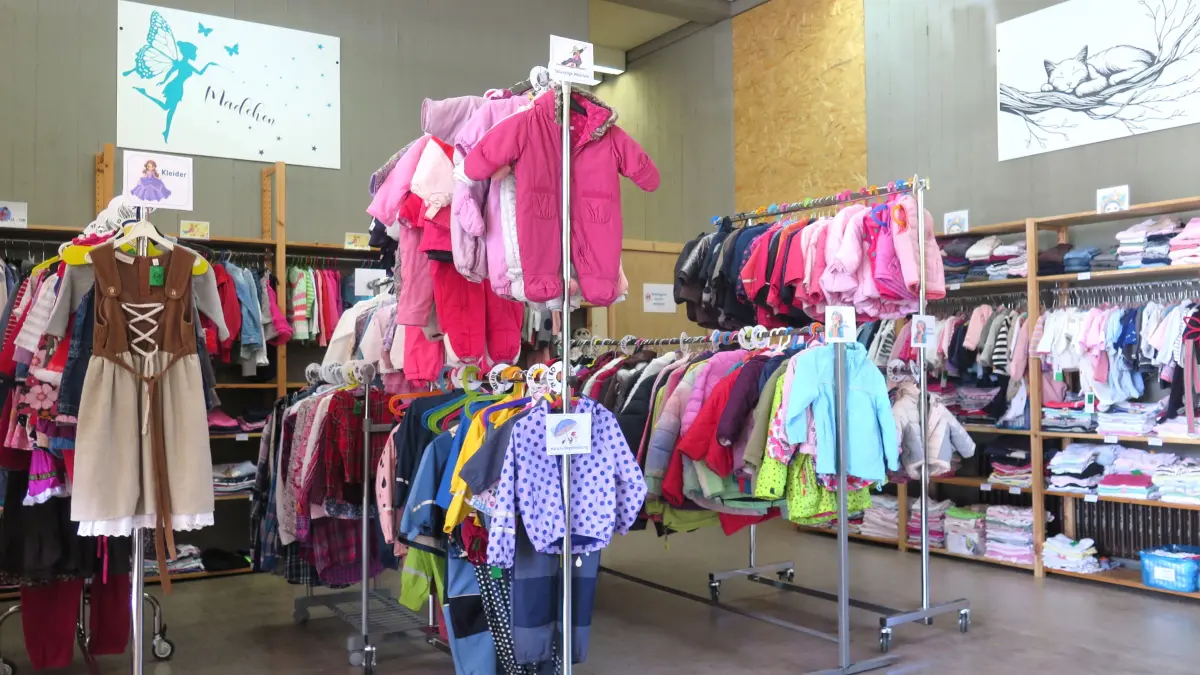 Im Balinger Kinderkleiderladen ist die Auswahl an Jacken, Hosen, Schuhen und vielem mehr groß.