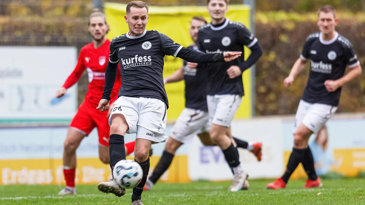 Fussball Landesliga: Fussball Landesliga; SC Geislingen - FV Neuhausen;
Pascal Volk (SC Geislingen, #36);
01.11.2025; Stadion Eybacher Tal; Geislingen.
Foto: Thomas Madel