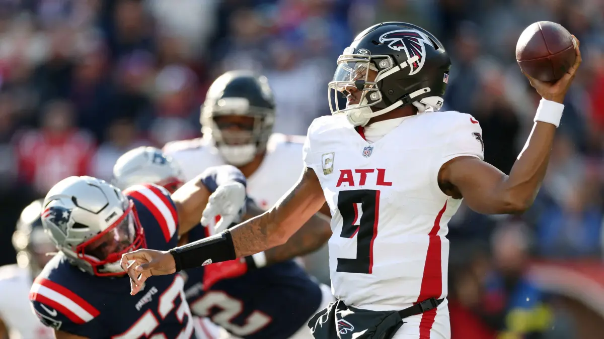 Atlanta Falcons v New England Patriots: FOXBOROUGH, MASSACHUSETTS - NOVEMBER 02: Michael Penix Jr. #9 of the Atlanta Falcons passes against the New England Patriots during the first half in the game at Gillette Stadium on November 02, 2025 in Foxborough, Massachusetts. Maddie Meyer/Getty Images/AFP (Photo by Maddie Meyer / GETTY IMAGES NORTH AMERICA / Getty Images via AFP)