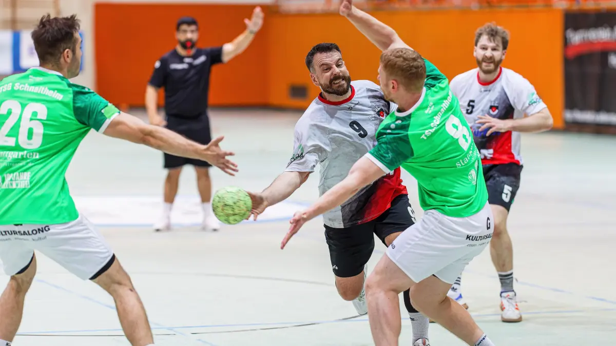 Handball Landesliga: Handball Landesliga; TV Altenstadt - TSG Schnaitheim;
Oliver Köppel (TV Altenstadt, #9);
02.11.2025; Michelberghalle; Geislingen.
Foto: Thomas Madel