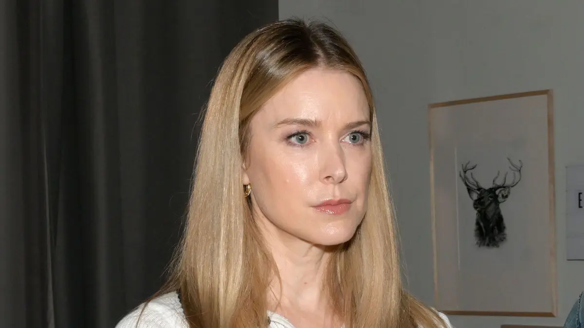 Jessica (Nina Ensmann) bekommt Stress mit einer bekannten GZSZ-Serienrolle.