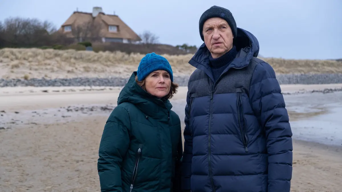In „Nord Nord Mord – Sievers und die stillen Austern“ müssen die Ermittlerinnen und Ermittler den Mord an einem Restaurantbesitzer aufklären.