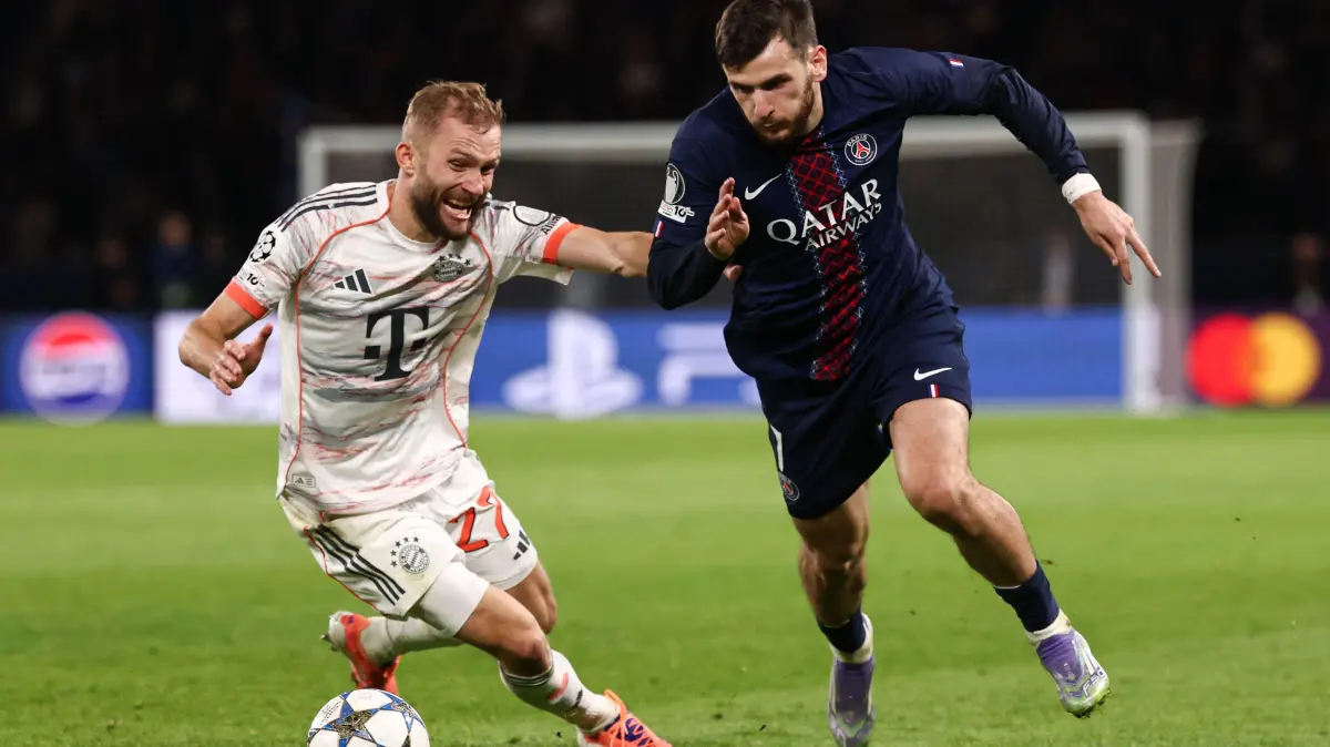 Bayern Munich's Austrian midfielder #27 Konrad Laimer fights for the ball with Paris Saint-Germain's Georgian forward #07 Khvicha Kvaratskhelia during the UEFA Champions League, league phase day 4, football match between Paris Saint-Germain (PSG) and FC Bayern Munich at the Parc des Princes in Paris, on November 4, 2025. (Photo by FRANCK FIFE / AFP)