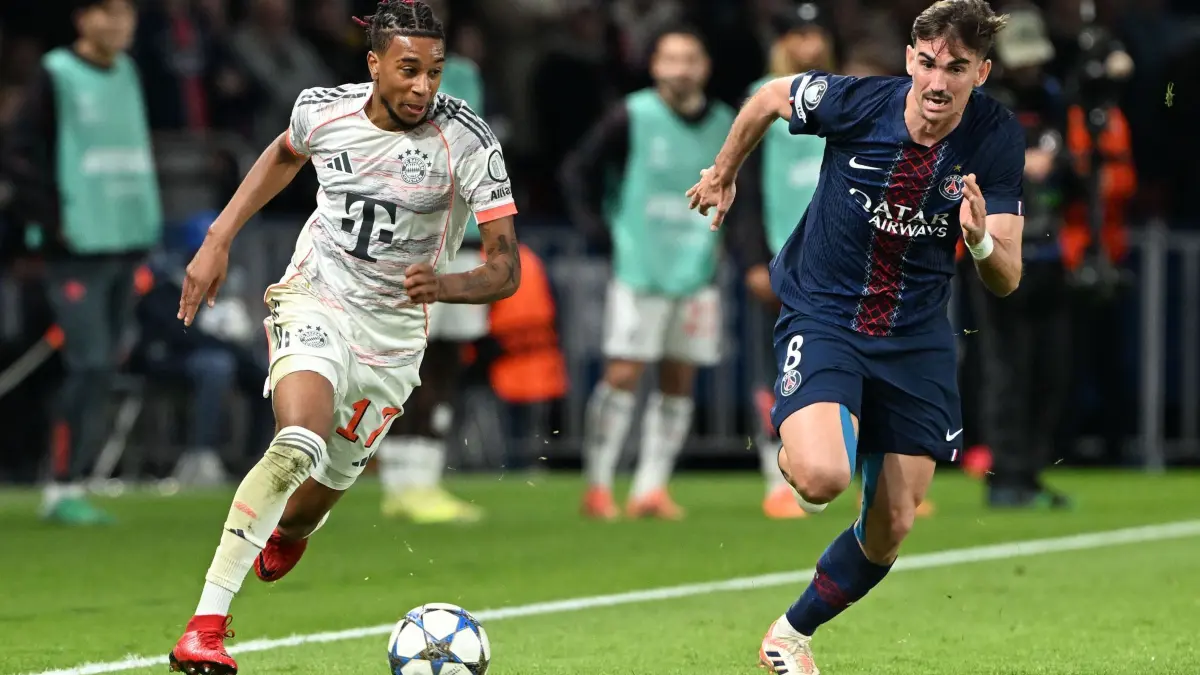 Paris Saint-Germain - Bayern München: 04.11.2025, Frankreich, Paris: Fußball: Champions League, Paris Saint-Germain - Bayern München, Vorrunde, 4. Spieltag, Parc des Princes. Fabián (r, Paris Saint-Germain) gegen Michael Olise (Bayern München). Foto: Federico Gambarini/dpa +++ dpa-Bildfunk +++