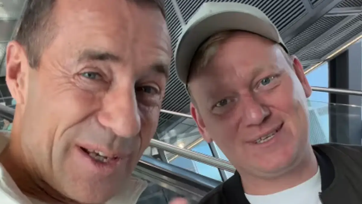 Moderator Kai Pflaume und Social-Media-Star Jens Knossalla, alias Knossi, sind wieder gemeinsam auf Reisen.