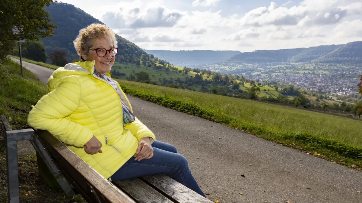 Serie - Lieblingsort, Lieblingsplatz - Brigitte Kruschina am Bänkle beim Germania Sängerheim in Kuchen