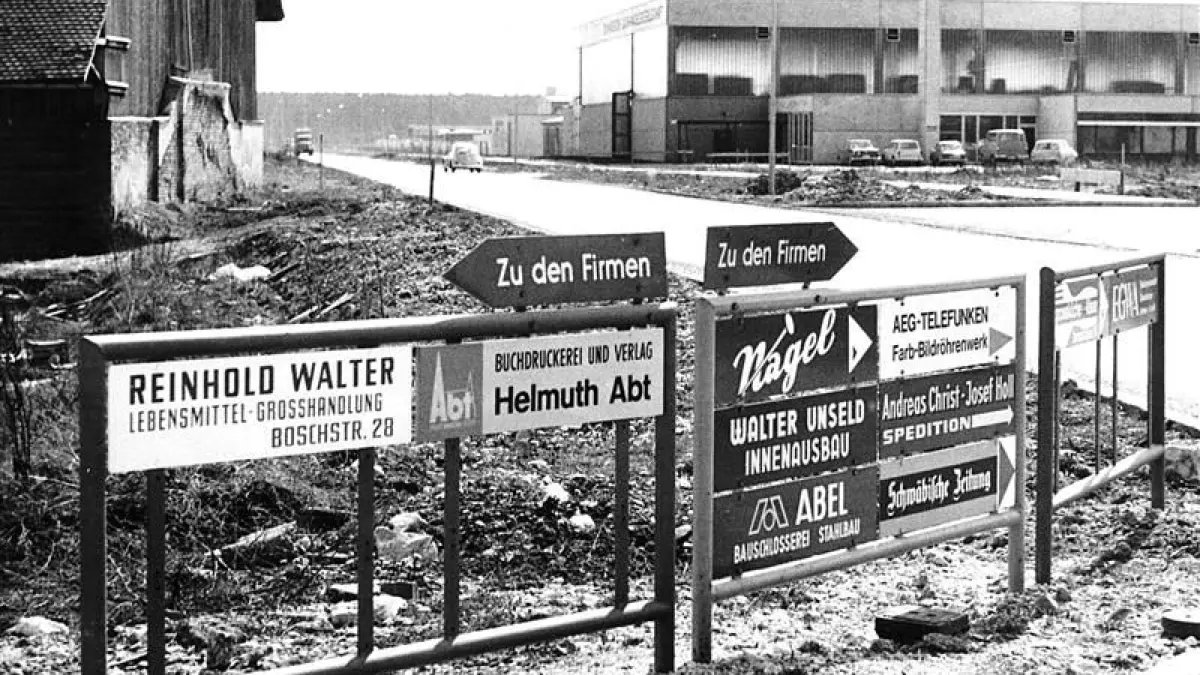 Nach links? Nach rechts? Im Donautal siedelten sich zahlreiche Firmen im Donautal an.
