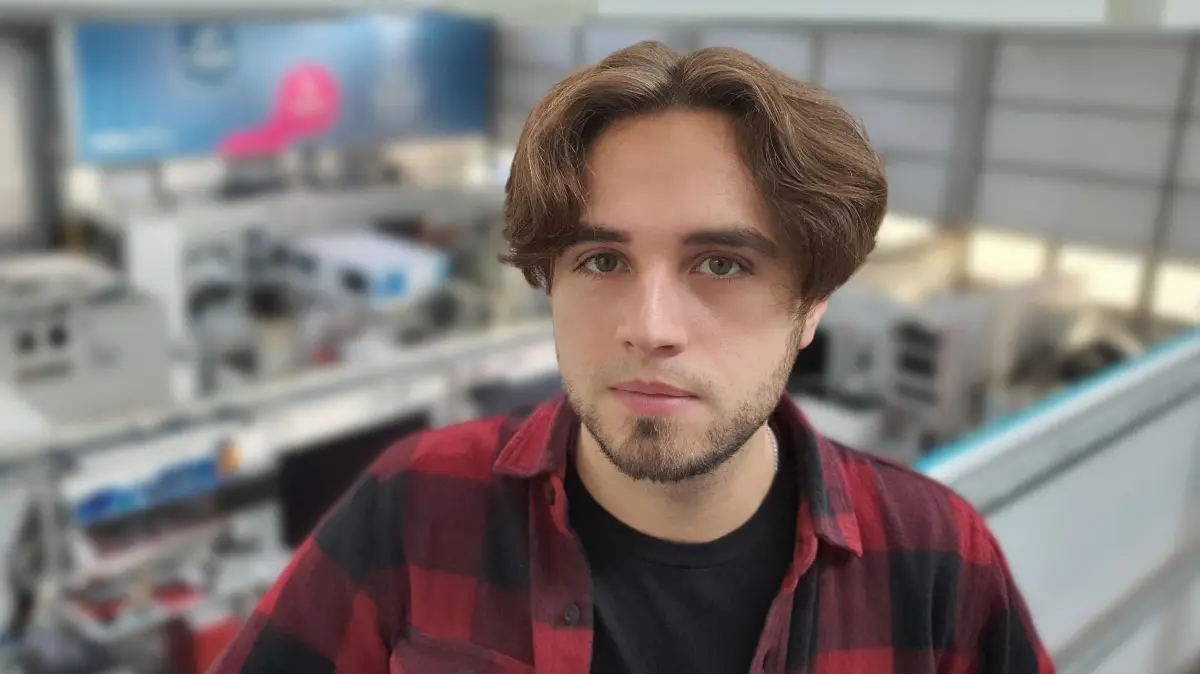 Pavlo Mykytyn arbeitet am Mittelstand-Digital Zentrum Spreeland als Experte für Cybersicherheit.