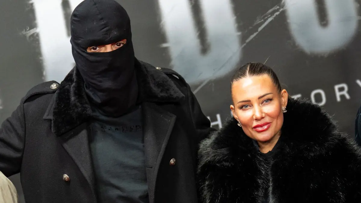 Netflix Dokumentation „Babo - Die Haftbefehl-Story“: 24.10.2025, Berlin: Haftbefehl (bürgerlich Aykut Anhan) und seine Frau Nina Anhan kommen zu einer Sonderaufführung der Dokumentation «Babo - Die Haftbefehl-Story» in der Astor Film Lounge. (zu dpa: «Wie Haftbefehl zum Sprachrohr der migrantischen Jugend wurde») Foto: Christophe Gateau/dpa +++ dpa-Bildfunk +++